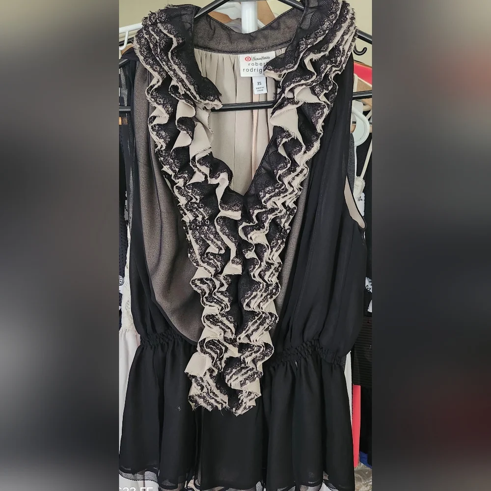 Robert Rodriguez Ruffled Blouse BNWOT - Picture 2 of 9